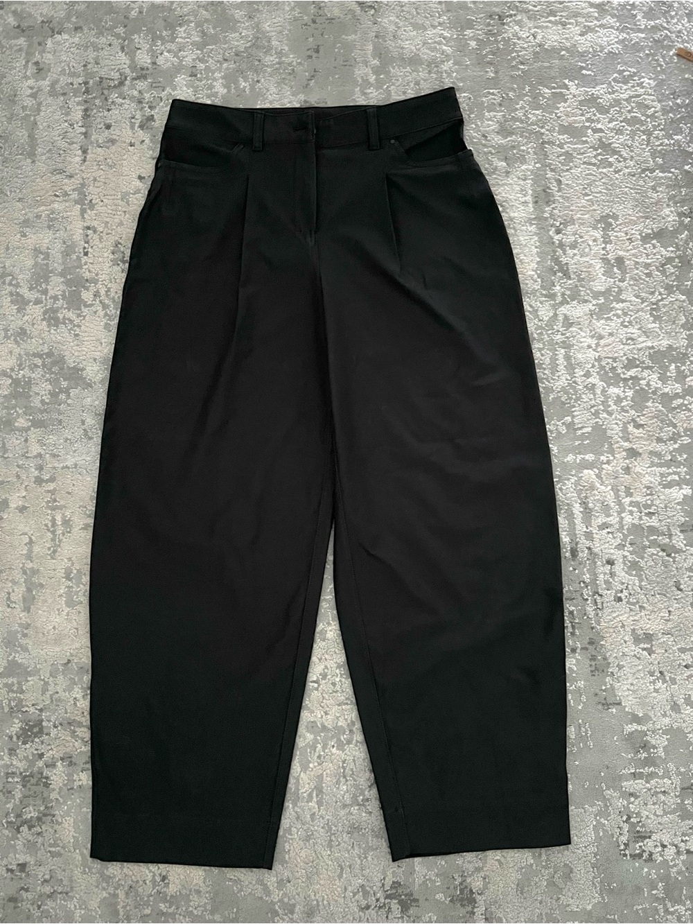 EUC lululemon city sleek barrel pants size 29 black